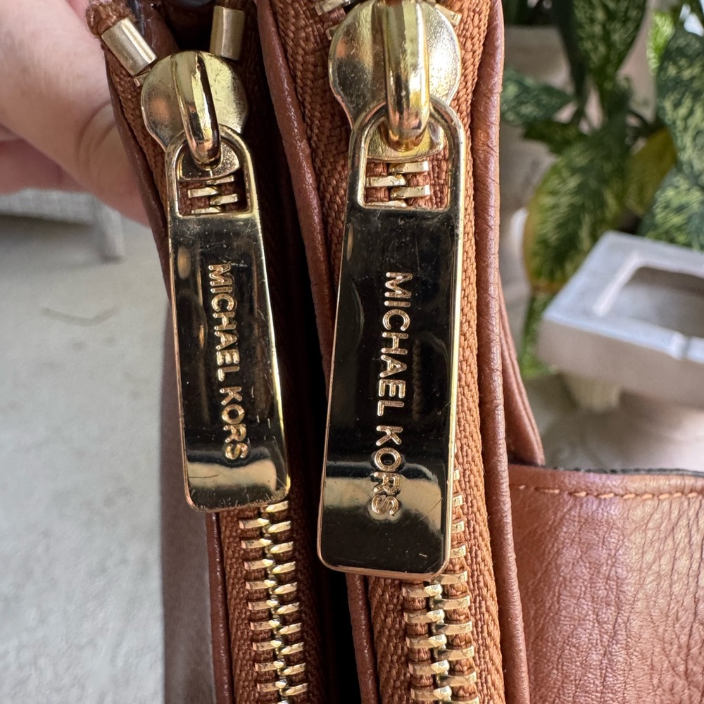 Michael Michael Kors Brown Leather Fulton Crossbody Bag - Picture 7 of 13